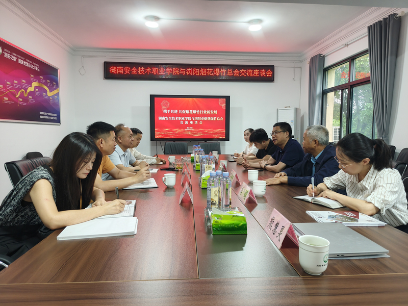 1748508985362098445.jpg 邓校长带对2.jpg