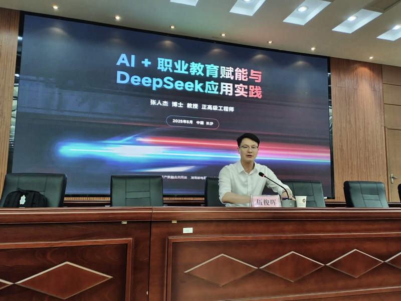 1747984891495007997.jpeg 伍校长.jpeg