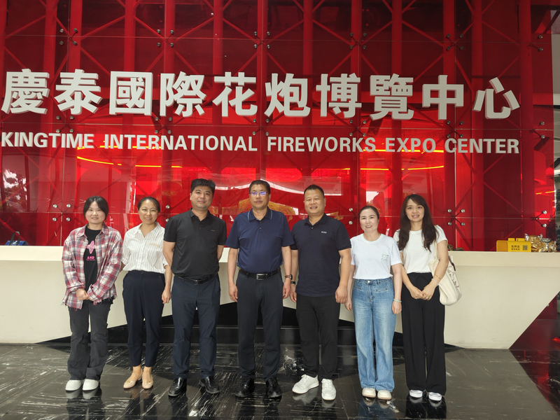 1748508926665083015.jpg 邓校长带对.jpg